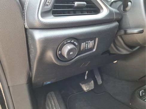 New 2026 Chrysler Pacifica Select w/ S Appearance Package image 16