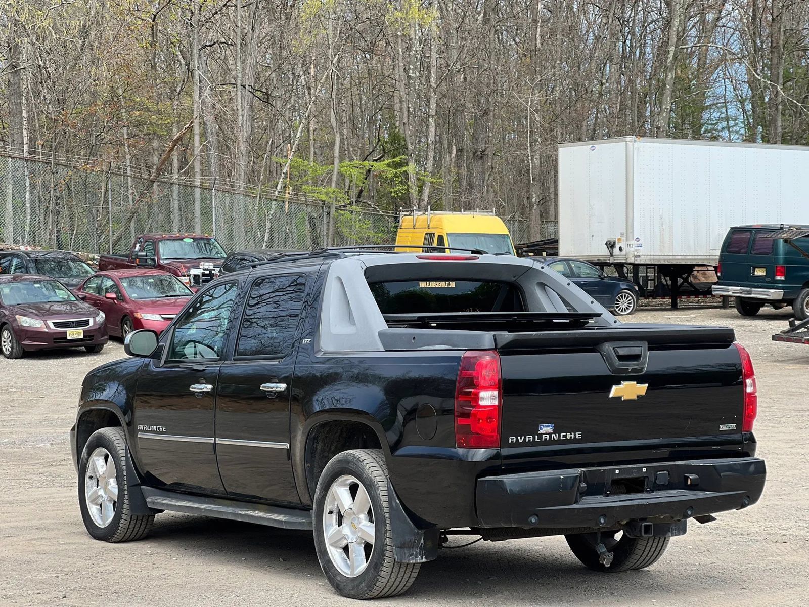 Used 2011 Chevrolet Avalanche LTZ AWD/4WD image 4