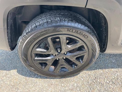 Used 2018 Jeep Renegade Altitude w/ UConnect 8.4 Nav Group AWD/4WD image 31