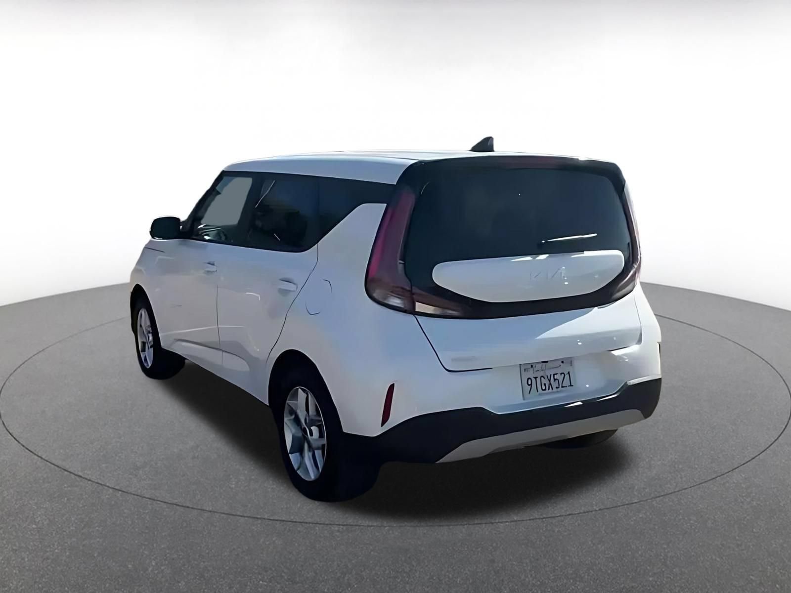 Used 2025 Kia Soul LX w/ LX Technology Package FWD image 10