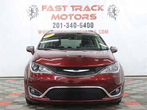 Used 2020 Chrysler Pacifica Limited FWD image 2