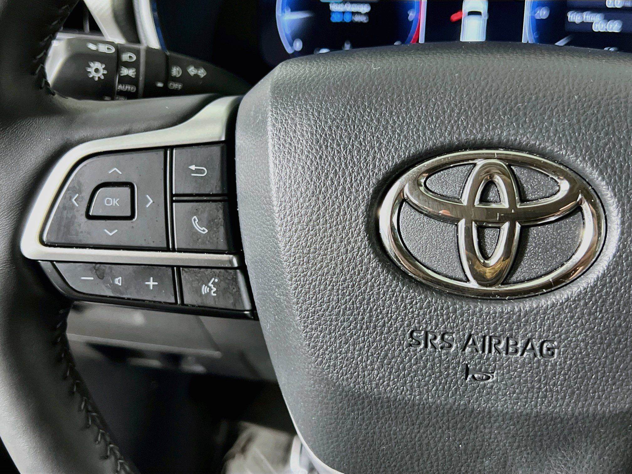 Used 2023 Toyota Highlander Platinum AWD/4WD image 19