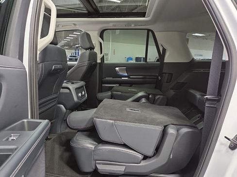 Used 2025 Ford Expedition Max Platinum AWD/4WD image 41