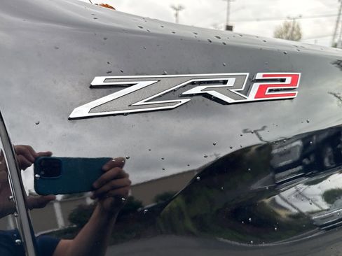 Used 2024 Chevrolet Silverado 2500 ZR2 w/ Technology Package image 9