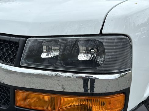Used 2024 Chevrolet Express 2500 w/ Driver Convenience Package RWD image 9