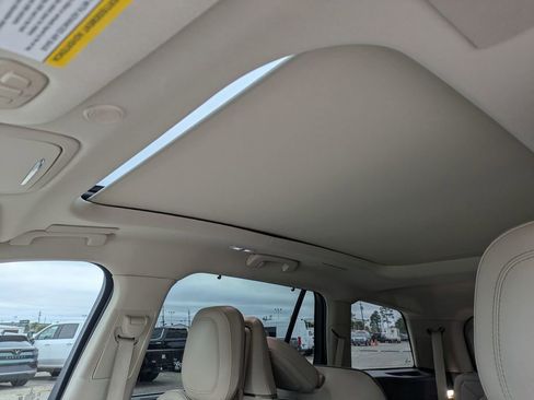 Used 2023 Lincoln Aviator Reserve w/ Equipment Group 201A image 17