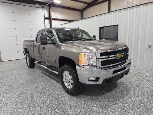 Used 2013 Chevrolet Silverado 2500 LT w/ Interior Plus Package AWD/4WD image 9