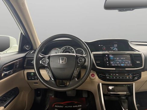 Used 2017 Honda Accord Touring image 28