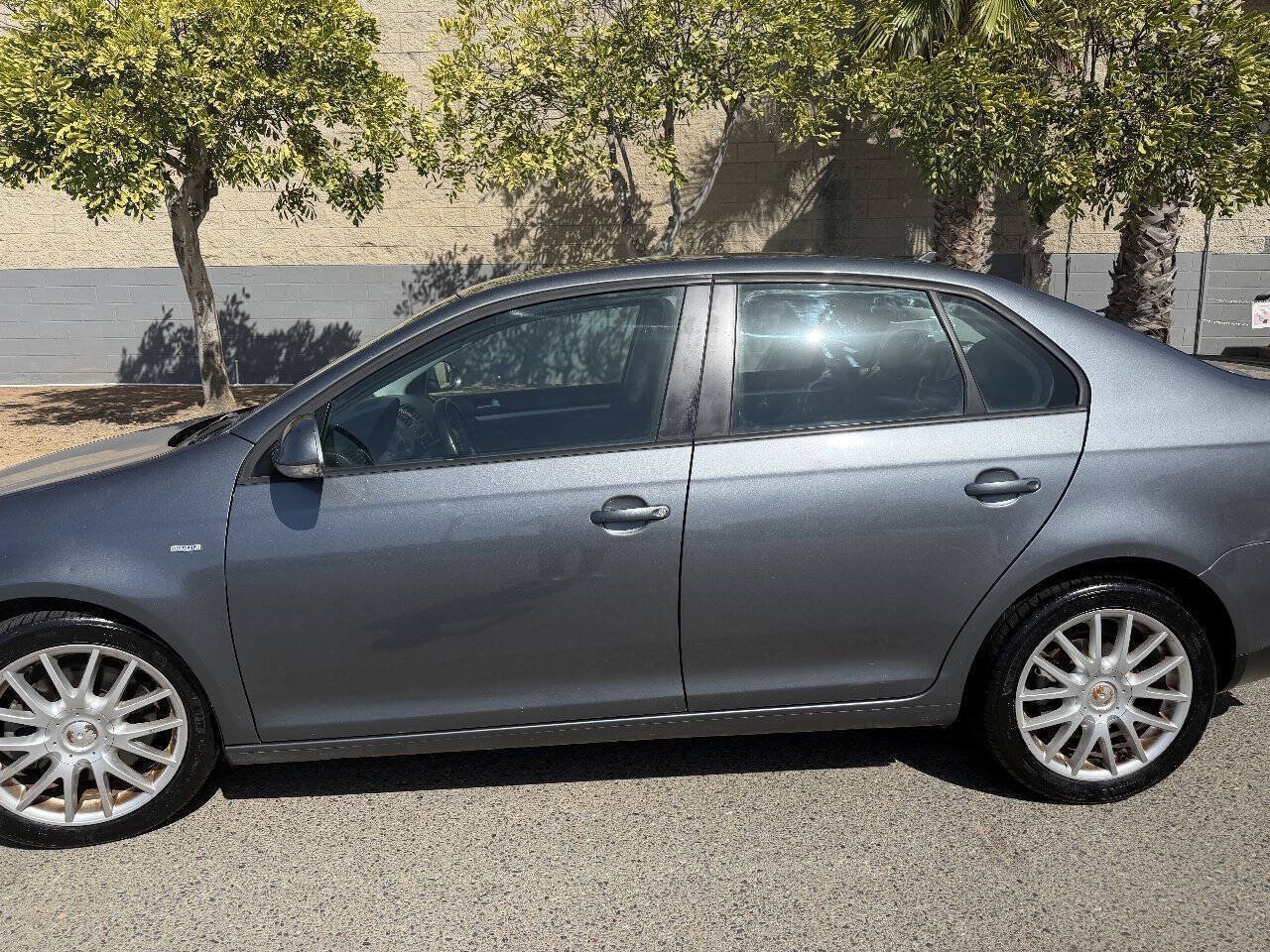 Used 2008 Volkswagen Jetta Wolfsburg Edition FWD image 4