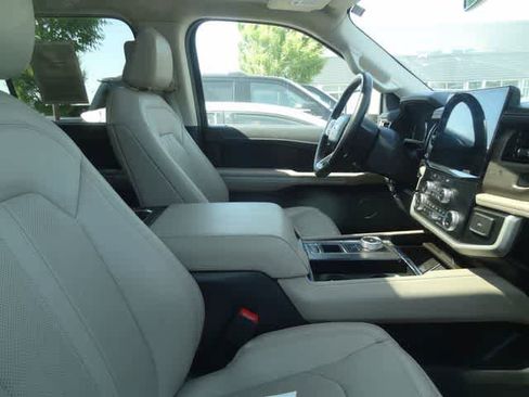 Used 2024 Ford Expedition Limited RWD image 7