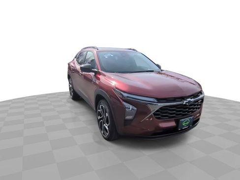 Certified 2025 Chevrolet Trax RS w/ Sunroof Package image 2