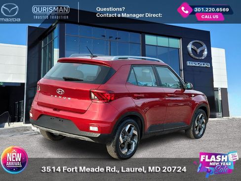 Used 2024 Hyundai Venue SEL image 4