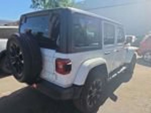 Used 2022 Jeep Wrangler Unlimited Sahara AWD/4WD image 10