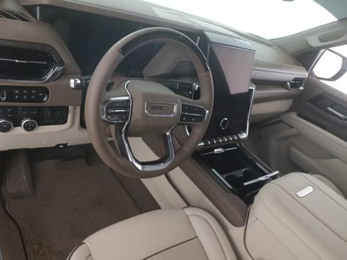 Used 2026 GMC Yukon Denali w/ Advanced Technology Package AWD/4WD image 17