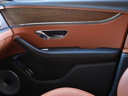 New 2026 Bentley Flying Spur Plug-In Hybrid AWD/4WD image 16
