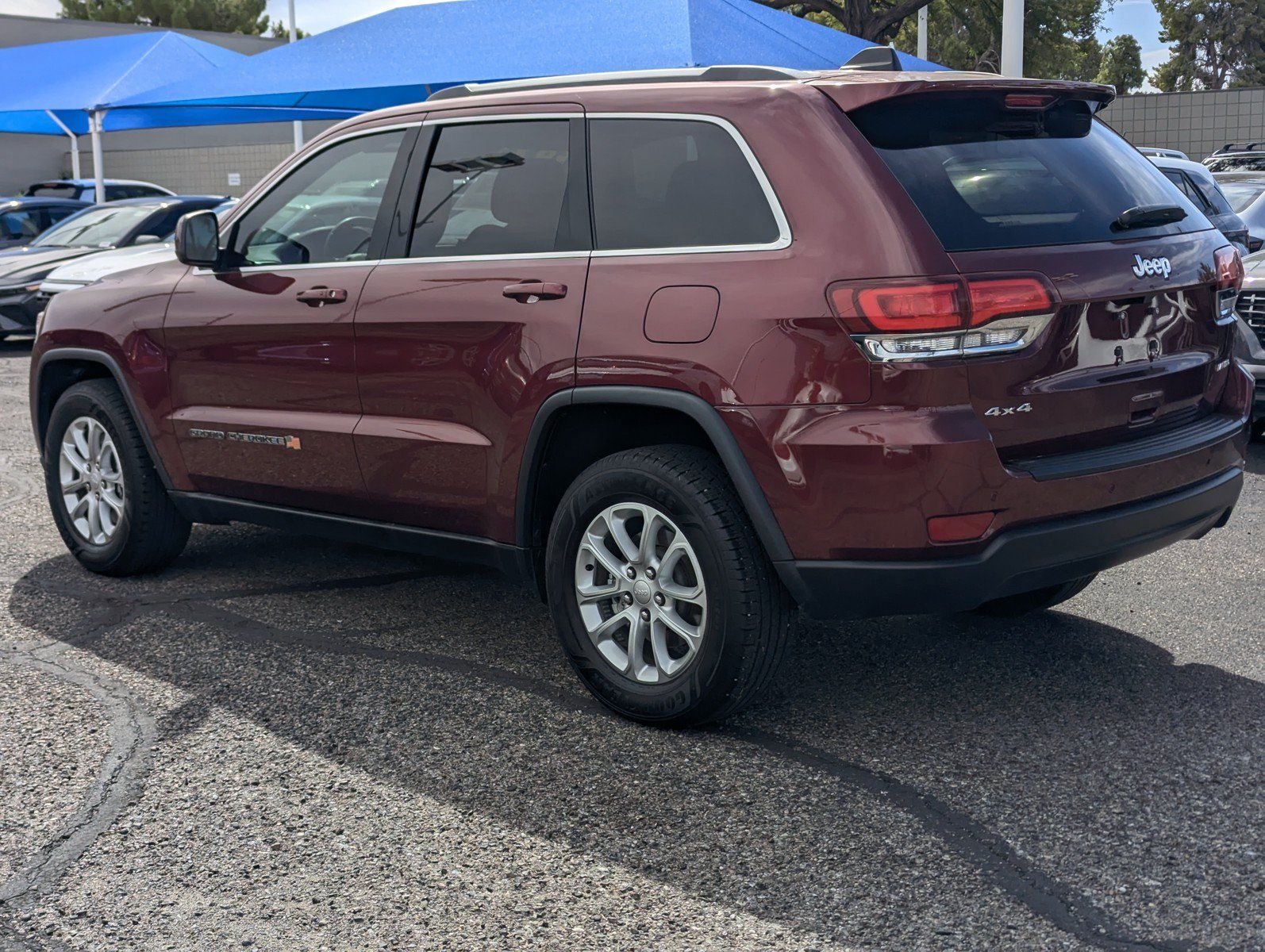 Used 2021 Jeep Grand Cherokee Laredo AWD/4WD image 4