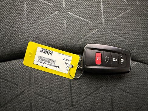 Used 2022 Toyota RAV4 XLE image 29