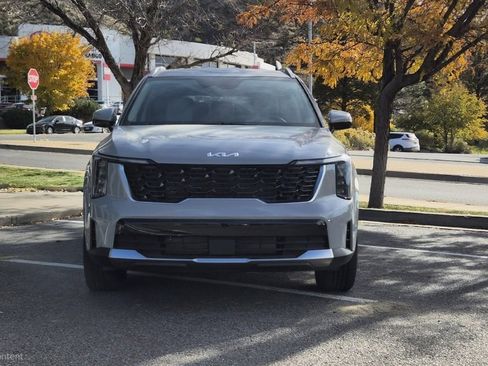 New 2025 Kia Sorento S image 4