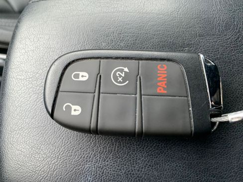 Used 2025 Jeep Compass Limited image 22