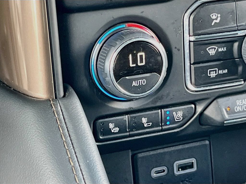 Used 2024 Chevrolet Tahoe High Country AWD/4WD image 20
