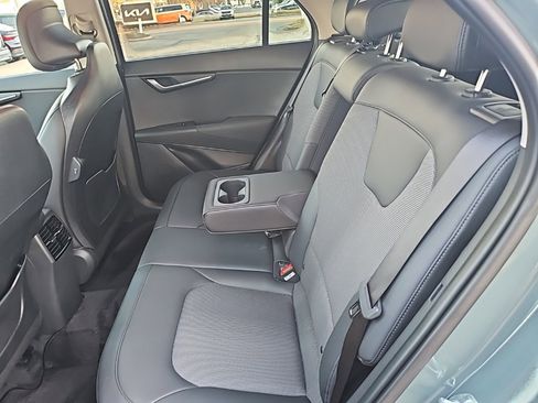 Used 2025 Kia Niro EX image 9