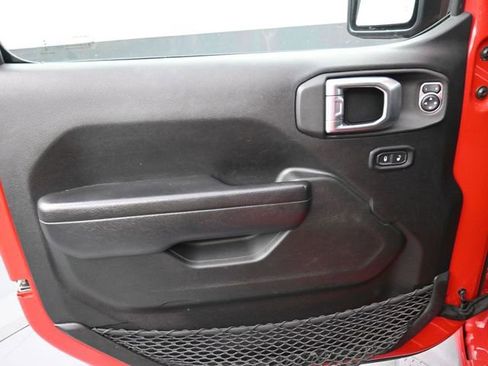 Used 2022 Jeep Gladiator Willys image 9