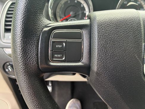 Used 2019 Dodge Grand Caravan SE FWD image 29