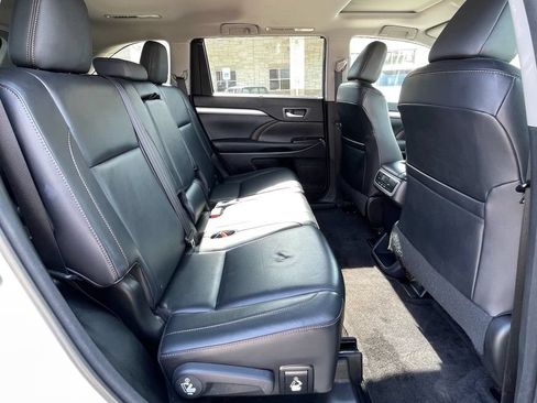 Used 2015 Toyota Highlander XLE AWD/4WD image 32
