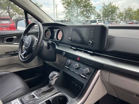 Certified 2024 Kia Carnival LX image 36