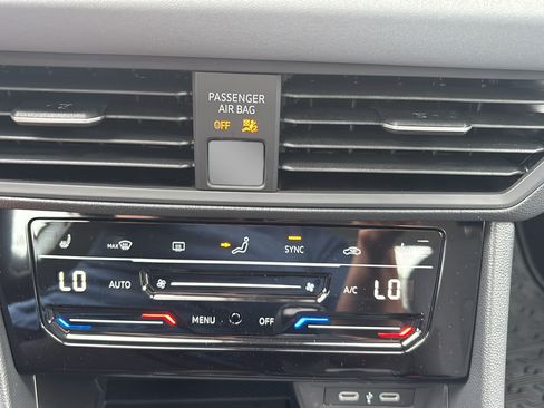 New 2026 Volkswagen Jetta SE FWD image 25