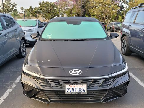 Used 2025 Hyundai Elantra SEL FWD image 2