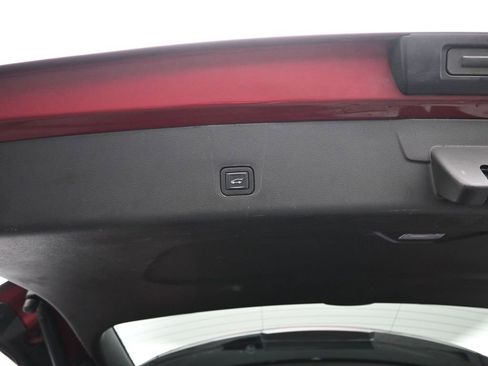 Used 2020 Chevrolet Traverse LT image 21