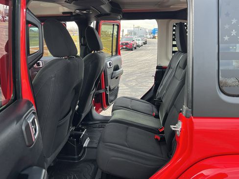 Used 2018 Jeep Wrangler Unlimited Sahara w/ Cold Weather Group image 40