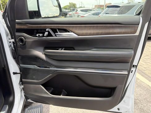 Used 2022 Jeep Grand Wagoneer Series II w/ Convenience Group III AWD/4WD image 14