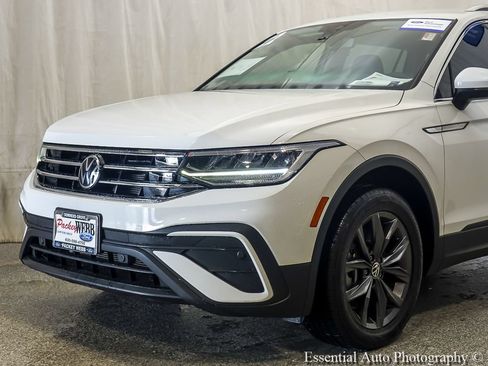 Used 2022 Volkswagen Tiguan SE AWD/4WD image 3