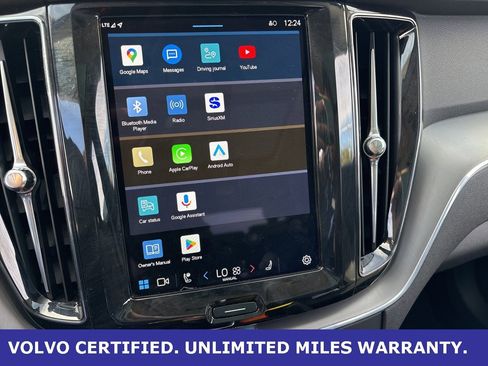 Certified 2025 Volvo XC60 B5 Core image 18