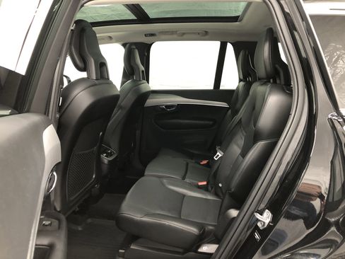 Used 2022 Volvo XC90 T5 Momentum w/ Climate Package image 11