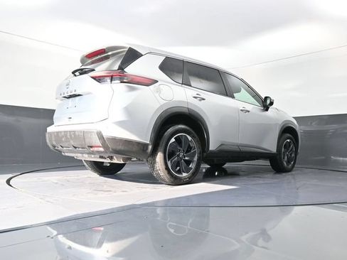 Used 2025 Nissan Rogue SV FWD image 37