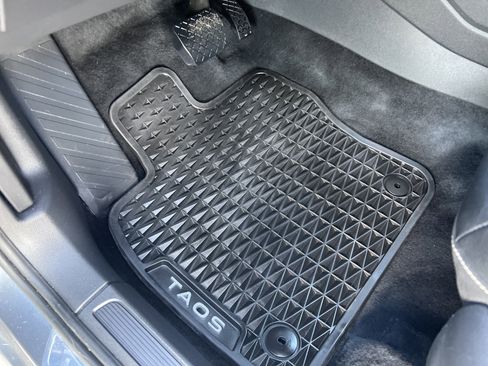 Certified 2022 Volkswagen Taos SE w/ Panoramic Sunroof Package image 15