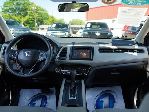 Used 2018 Honda HR-V EX image 9
