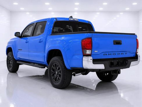 Used 2020 Toyota Tacoma SR5 w/ Blackout Package AWD/4WD image 3
