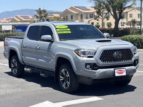 Used 2019 Toyota Tacoma TRD Sport AWD/4WD image 1