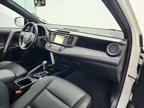 Used 2016 Toyota RAV4 SE image 13