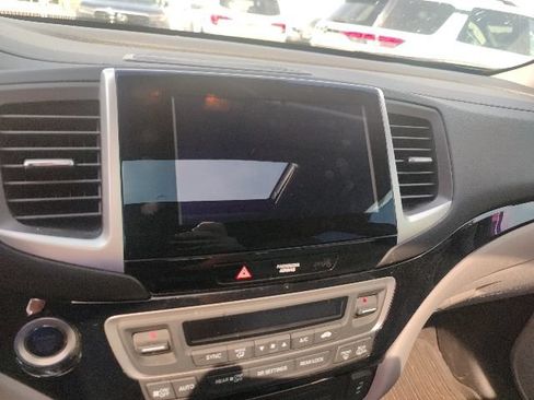Used 2016 Honda Pilot Touring image 24