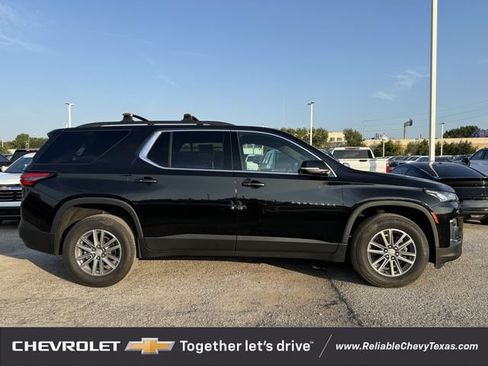 Used 2023 Chevrolet Traverse LT FWD image 3