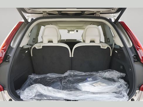 New 2025 Volvo XC90 T8 Plus w/ Protection Package Premier AWD/4WD image 23