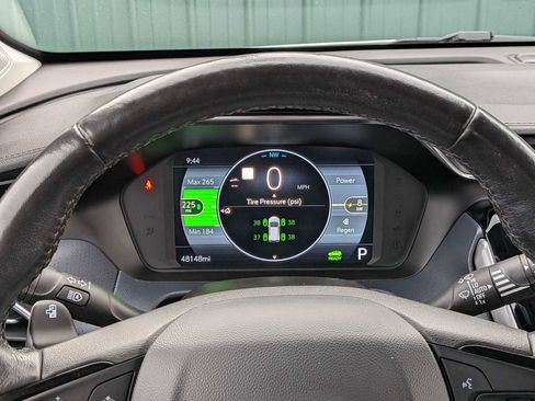 Used 2022 Chevrolet Bolt EUV Premier w/ Sun & Sound Package image 33