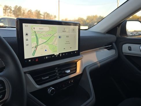 Used 2025 Ford Explorer Active image 29