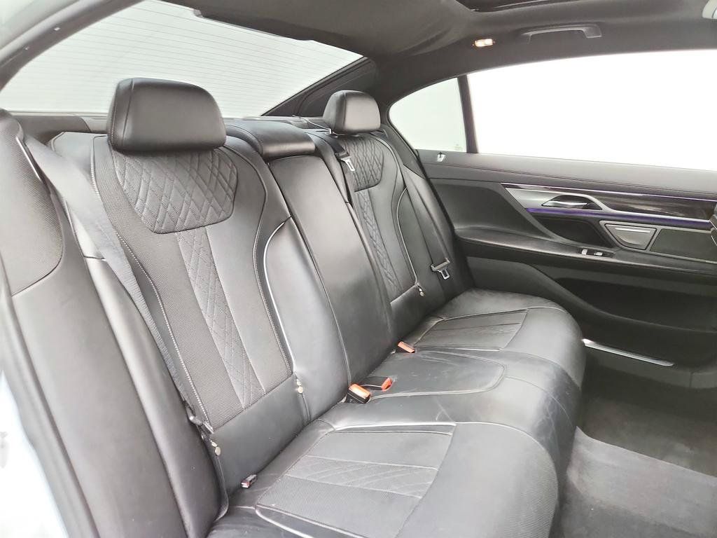 Used 2016 BMW 750i xDrive AWD/4WD image 29