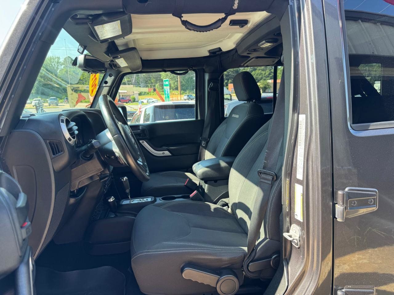 Used 2017 Jeep Wrangler Unlimited Sahara AWD/4WD image 11
